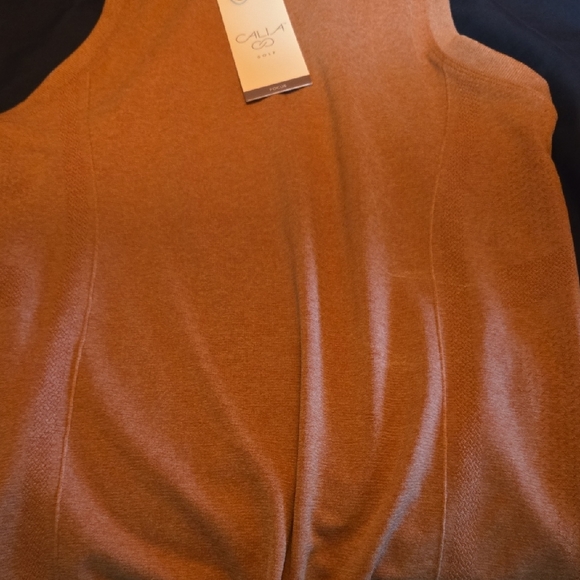 CALIA Top - Picture 4 of 5